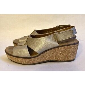 Ladies Clarks Annadel Eirwyn Slingback Gold Leather Cork Wedge Sandals Size 9.5